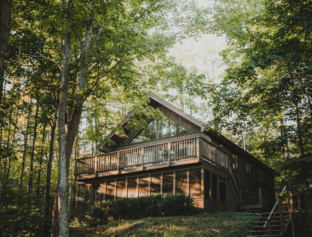 Holzhaus im Wald