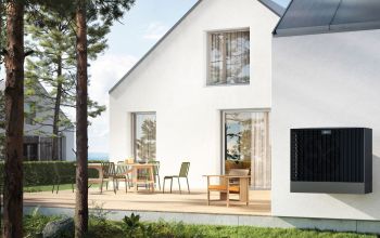 Umweltschutz und Energieeffizienz sind wesentliche Pluspunkte moderner Wärmepumpen – mit Ökostrom ist ihr Betrieb sogar absolut CO₂-