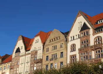 Häuserzeile mit Altbauten