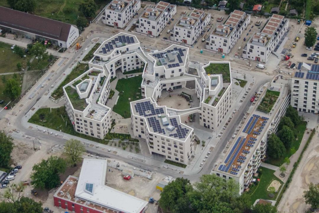 WagnisART in München ist ein genossenschaftliches Wohnbauprojekt, das viele soziale Nutzungen und Raum für neue Wohnformen bietet.