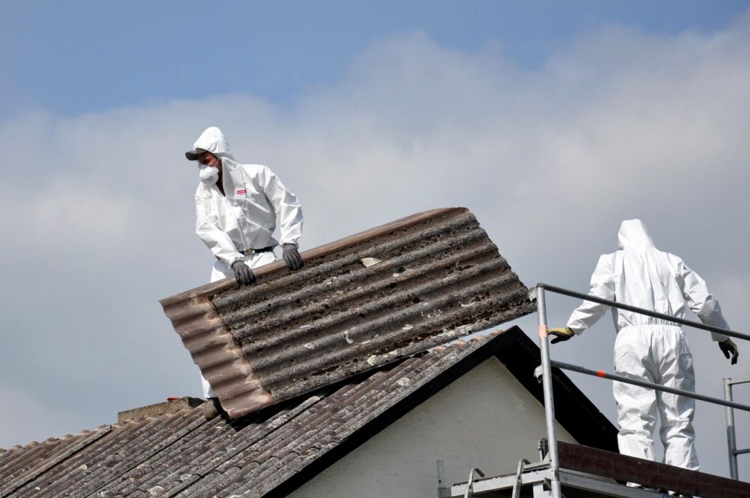 Asbestentsorgung auf dem Dach