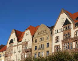 Häuserzeile mit Altbauten