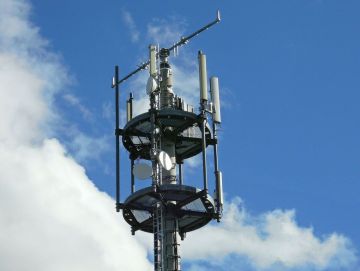 Elektrosmog im Alltag: Auch Fernseh- und Radioprogramme gelangen über elektromagnetische Signale in die eigene Wohnung.