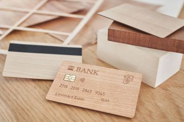 Geldkarte aus Holz
