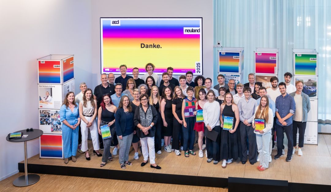 Gruppenbild mit allen Preisträgern des aed Wettbewerbs