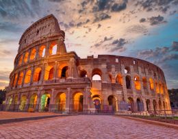 Kolosseum Rom Das Kolosseum in Rom gehört zu den bekanntesten antiken Baukörpern der alten Römer. Das alte Wissen über die Baukunst der Antike wird immer wieder in neuen Forschungsarbeiten aufgedeckt. Es kann sich lohnen, diese Techniken auch für moderne