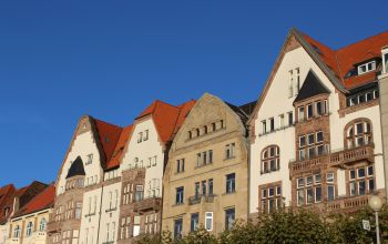 Häuserzeile mit Altbauten