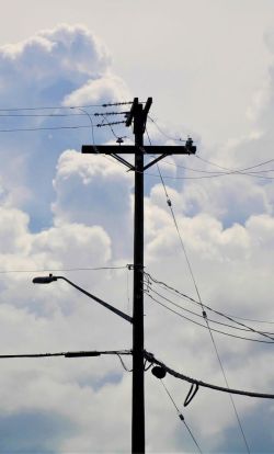 Elektrosmog von Strommasten? Hochspannungsleitungen in der Nähe des Hauses sind laut BfS unbedenklich