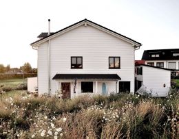 Maren Riekmann und ihre Familie wohnen am Bodensee in einer Doppelhaushälfte aus Holz