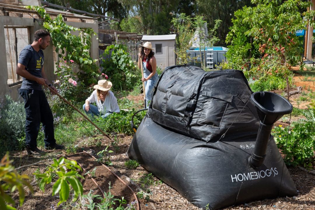 Gartenarbeit und Biogasanlage