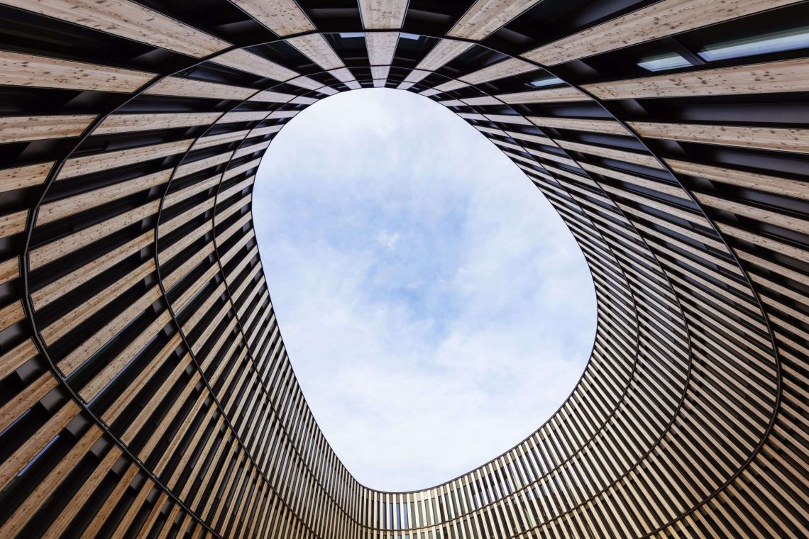 Das neue Rathaus Freiburg mit Verwaltungszentrum und Kindertagestätte für 840 Mitarbeiter wurde 2018/19 Sieger des DNP Architektur.