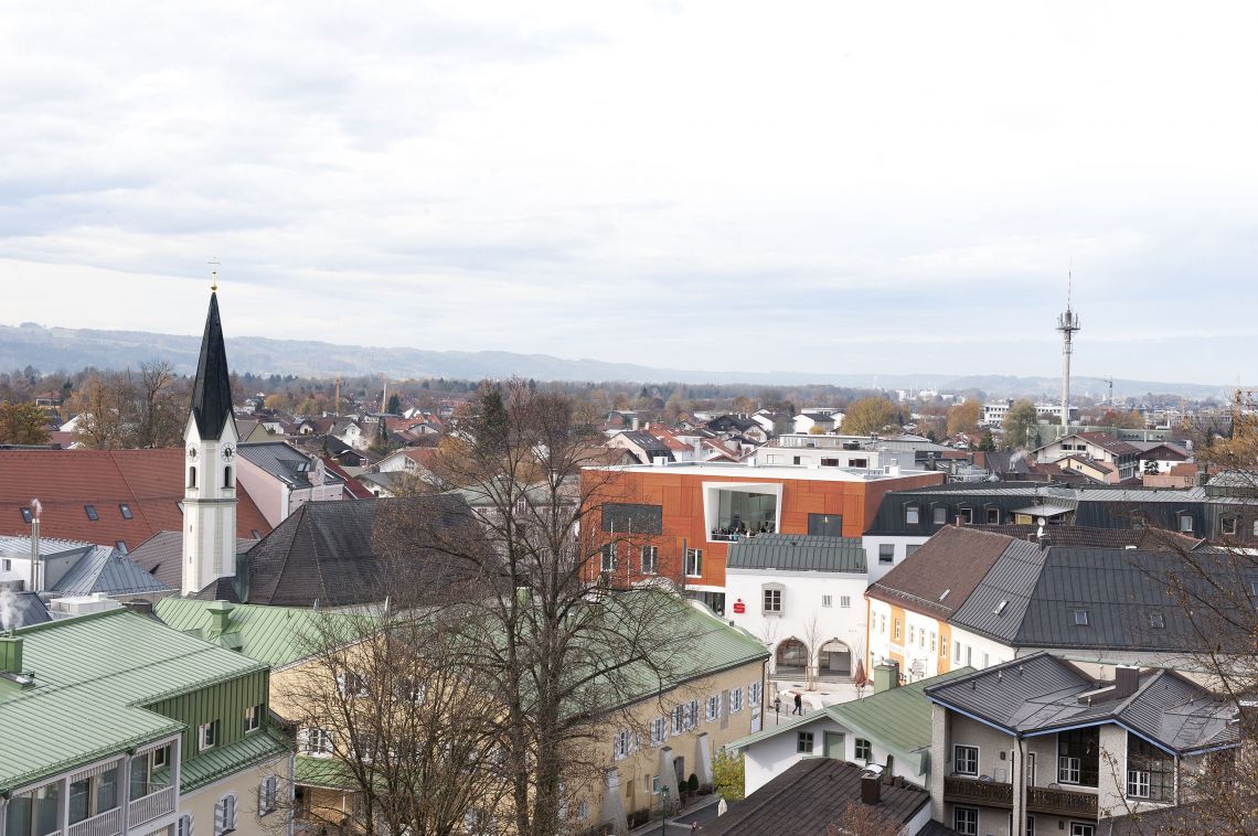 Das Rathaus integriert sich gut in das Stadtbild von Bad Aibling